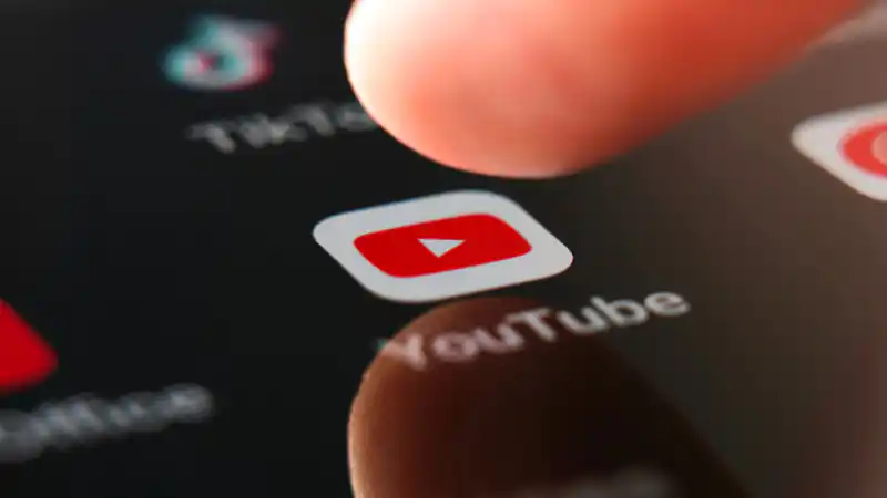 Общественность обеспокоена: ИИ на YouTube может нарушить приватность пользователей Атырау