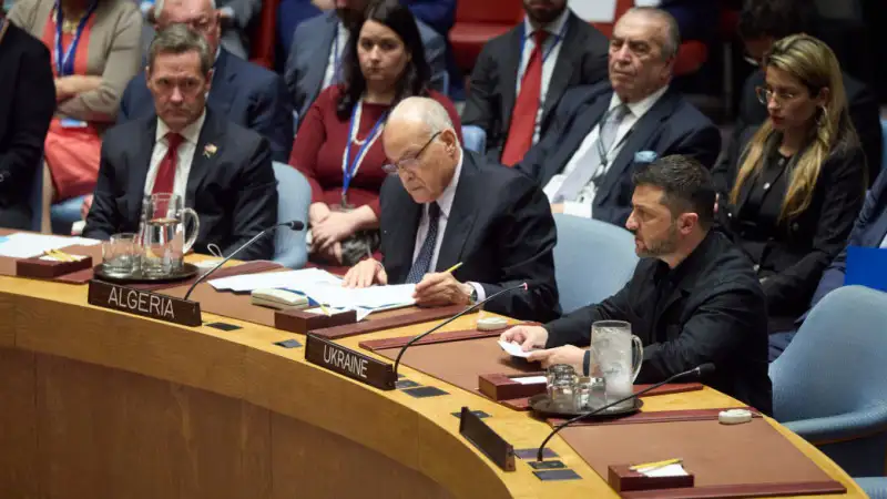 Зеленский о провале Будапештского меморандума: Украина ищет новые пути безопасности на фоне страха Путина перед переговорами Атырау