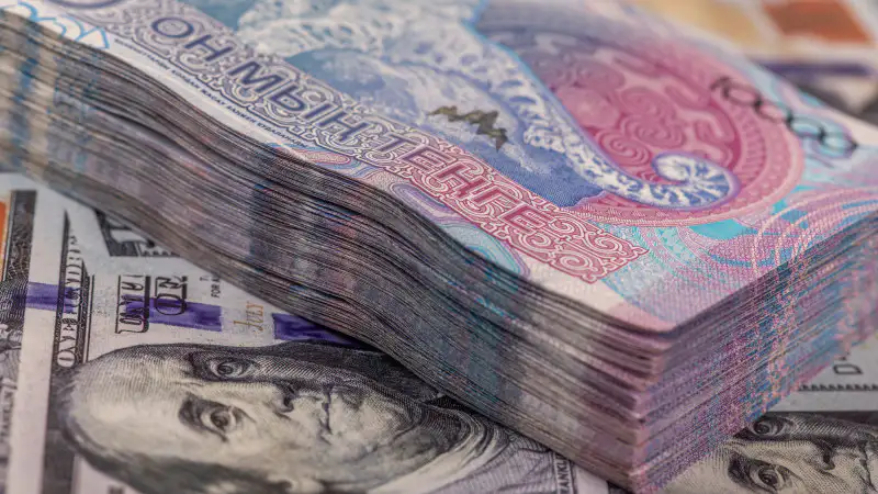Курс доллара в обменниках Казахстана продолжает расти на фоне международных экономических изменений Атырау