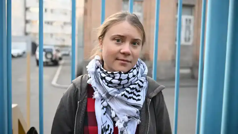 Министр национальной безопасности Израиля Итамар Бен-Гвир предложил поместить шведскую экоактивистку Грету Тунберг в тюрьму для террористов, сообщает пресс-служба ведомства. Данное заявление сделано на фоне недавних протестов и акций, связанных с экологич Атырау