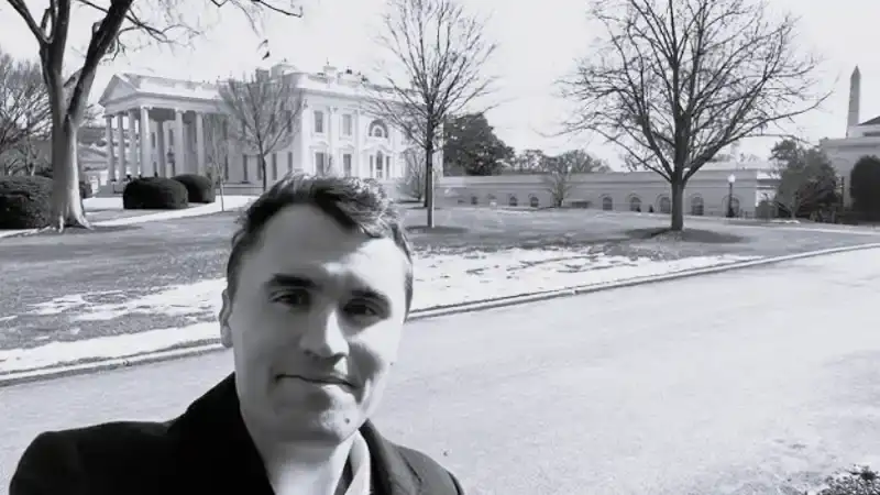 Чарли Кирк, известный консервативный блогер и активист, был ранен в результате выстрела во время своего выступления в Университете долины Юты. Инцидент произошел перед публикой, и в настоящее время правоохранительные органы проводят расследование. Атырау