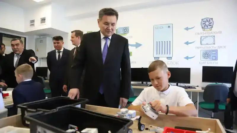 Сегодня в Риддере состоялось торжественное открытие новой школы №12, рассчитанной на 600 мест. Образовательное учреждение построено в рамках программы по улучшению инфраструктуры образования в регионе. Атырау