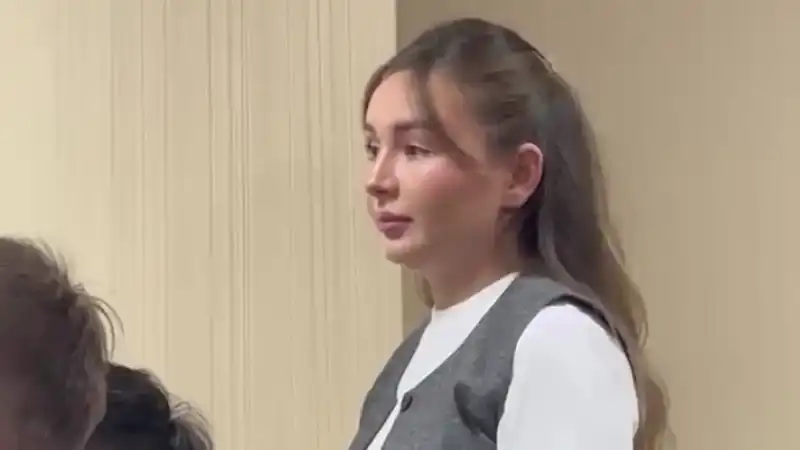 Отказ супруги блогера Жанабылова от показаний может осложнить судебное разбирательство Атырау