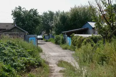 Улица со старыми дачами, остров "Тайвань", Астана