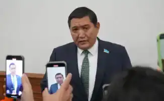 Депутат Мажилиса Бакытжан Базарбек заявил, что выполняет свою работу на зарплату в 20 миллионов тенге.