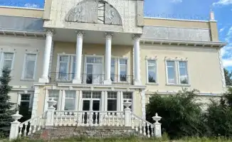 Конфискованный ресторан экс-главы Костаная, осужденного за коррупцию, был продан на аукционе с третьей попытки. Сумма продажи и детали аукциона не уточняются.