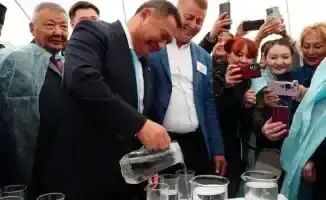 Казахстанские чиновники на этой неделе: Тосты и залпы воды под аплодисменты — кто из акимов стал звездой?