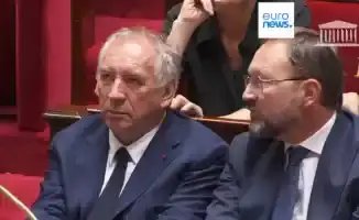 Отставка премьер-министра Франции: политический кризис и его влияние на общественное мнение