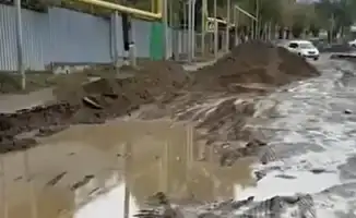 Акжар: изоляция и ямы — жизнь в грязи продолжается