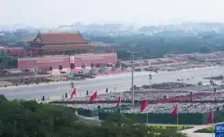 Президент Казахстана Касым-Жомарт Токаев на площади Тяньаньмэнь в Пекине