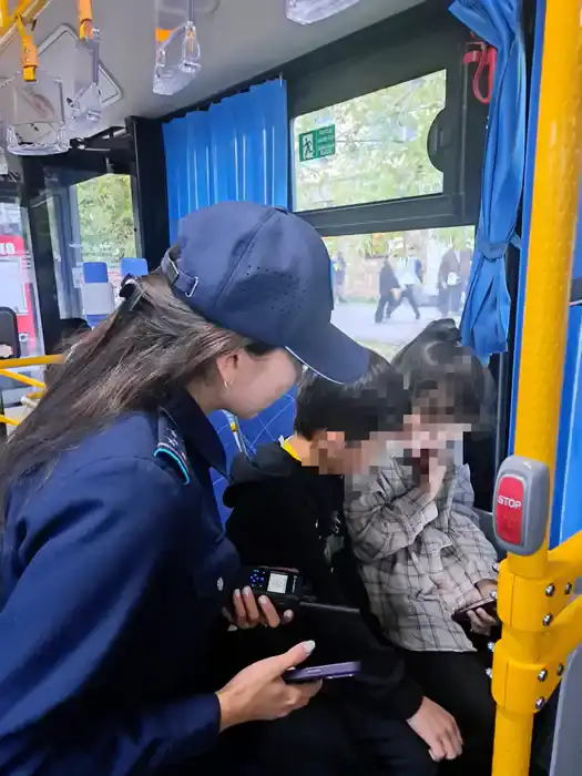 Дети в автобусе