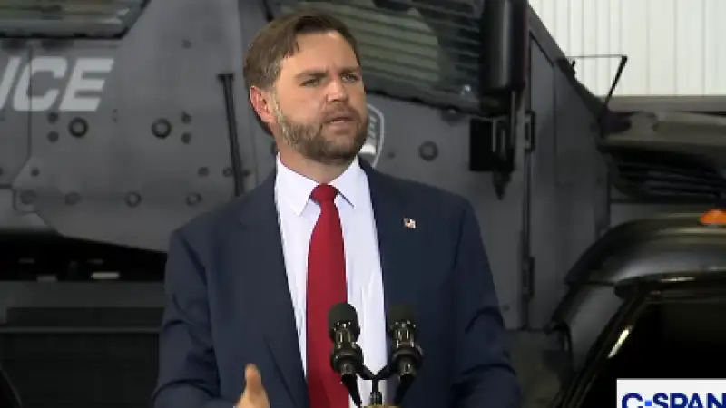 Вице-президент США Джей Ди Вэнс предупредил Россию о "очень плохих последствиях" в случае отказа от переговоров, отметив, что президент США становится "все более нетерпелив" к действиям Москвы. Атырау