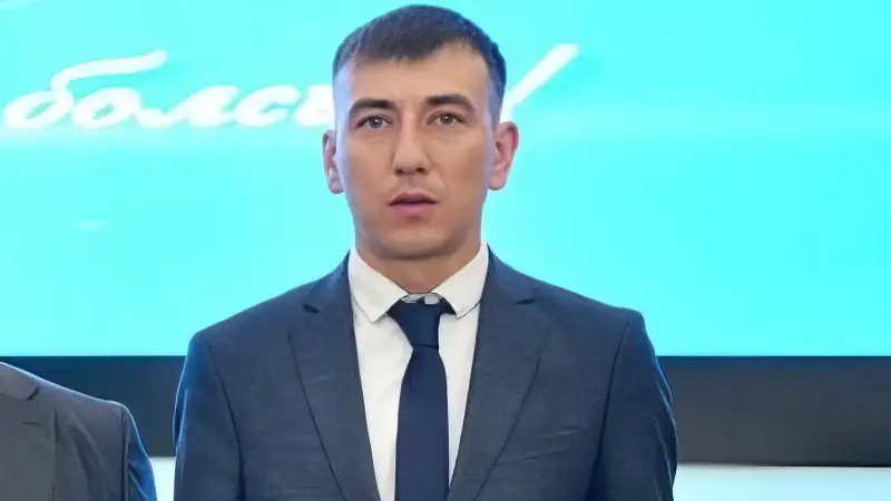 Аким в Павлодарской области: 'Словесный мотоциклет' на встречной полосе — как чиновник обругал задержанного мотоциклиста Атырау