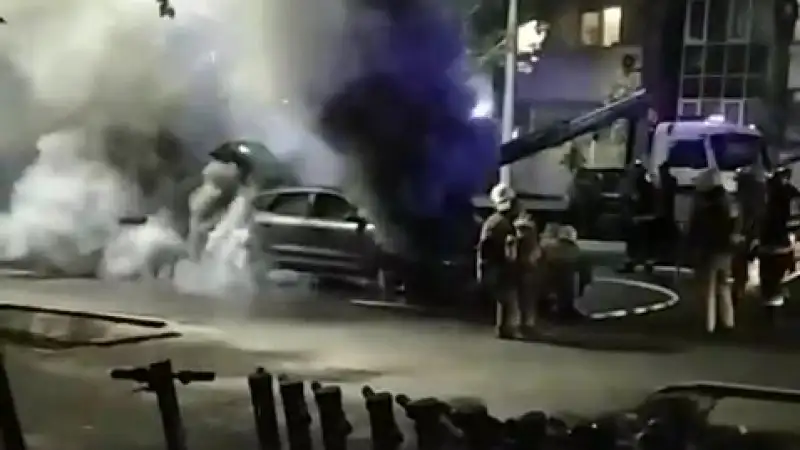 Пожар электромобиля в Алматы: последствия для безопасности на дорогах и реакция городских служб Атырау