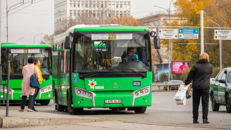 Алматы: Горожане недовольны переполненными автобусами, а акимат отвечает Атырау