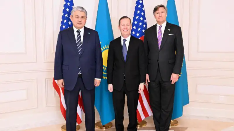 Ермек Кошербаев провёл переговоры со спецпосланником Трампа и заместителем Рубио по вопросам сотрудничества между Казахстаном и США Атырау