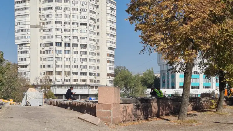 Реконструкция площади Республики в Алматы затянулась: сроки открытия музея и фонтанов остаются неопределенными Атырау
