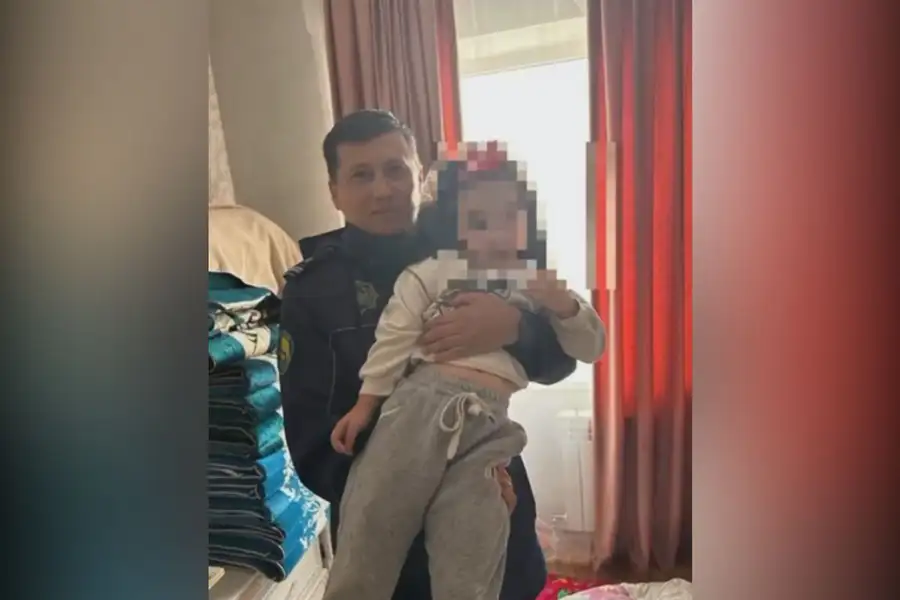 В Атырау участковый спас 4-летнюю девочку от падения с высоты в микрорайоне Нурсая Атырау