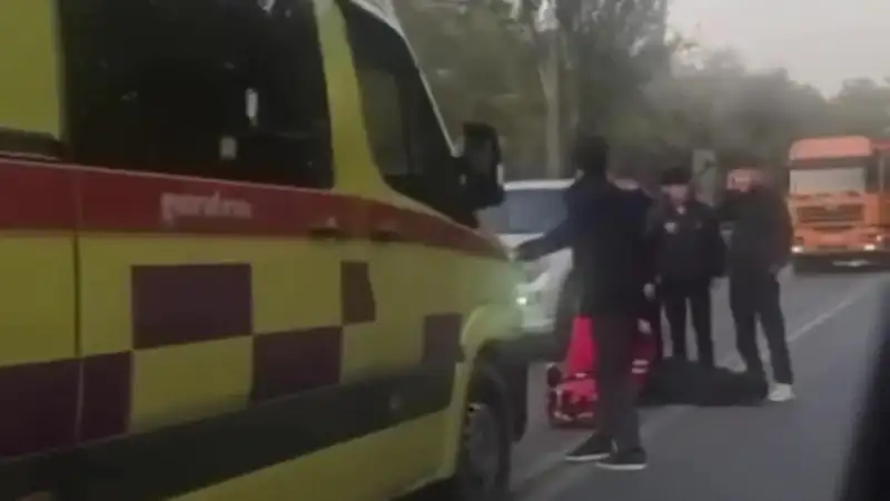 Скорая помощь на пешеходном переходе: жизнь подростка в руках судьбы Атырау