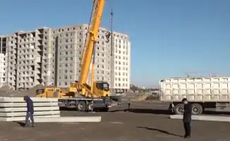 В Астане на стройплощадке трагически погиб 17-летний студент Ерсултан, которого придавило бетонной плитой. Инцидент произошел три недели назад, и вызывает обеспокоенность по поводу безопасности на строительных объектах.