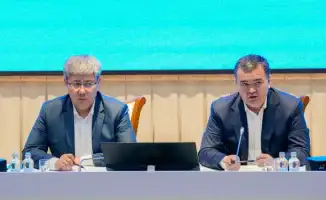 Аким Астаны Женис Касымбек провёл отчетную встречу с жителями жилого массива Уркер района Нұра, где обсудил актуальные вопросы и проблемы местных жителей. В мероприятии также принял участие аким района Нұра Ришат Турдыбеков.