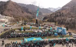 Алматы: флаг поднят, Республика в сердце города!