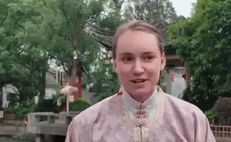 Елена Рыбакина в китайском платье: казахстанская теннисистка покорила сердца фанатов перед турниром в Китае