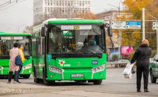 Алматы: Горожане недовольны переполненными автобусами, а акимат отвечает
