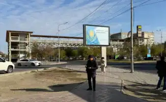 Атырау: жители недовольны поломкой лифта на мосту у Академии