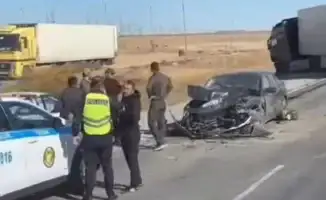 На трассе Атырау – Актобе произошло столкновение трех автомобилей: Toyota Camry, грузового Volvo и Hyundai Elantra