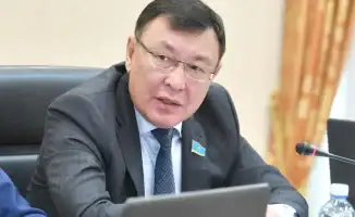 Генерал полиции Марат Кожаев прокомментировал предложение МВД о запрете свободной продажи алкоголя: "Придёшь на работу, полдня отходишь"