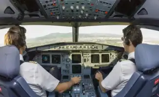 Пилоты Qazaq Air из Костаная требуют повышения зарплат после инцидента
