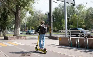 Электросамокаты на тротуарах Алматы: как укротить стальные вихри и вернуть горожанам спокойствие
