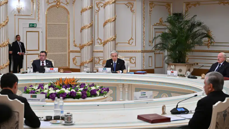Президент Казахстана Касым-Жомарт Токаев предложил странам СНГ провести "мозговую атаку" в Астане на заседании Совета глав государств СНГ. Это предложение направлено на активизацию сотрудничества и обмена идеями между государствами-участниками СНГ. Атырау