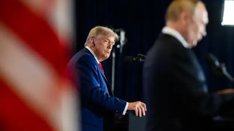 Трамп: "Атомная подлодка у берегов России – наш тихий страж в океане угроз" Атырау