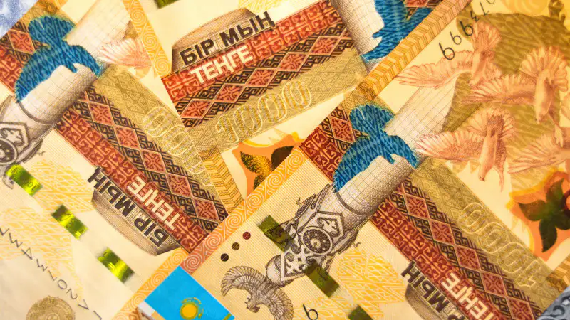 “Запуталась“: какие банкноты 1000 тенге действительны в Казахстане Атырау
