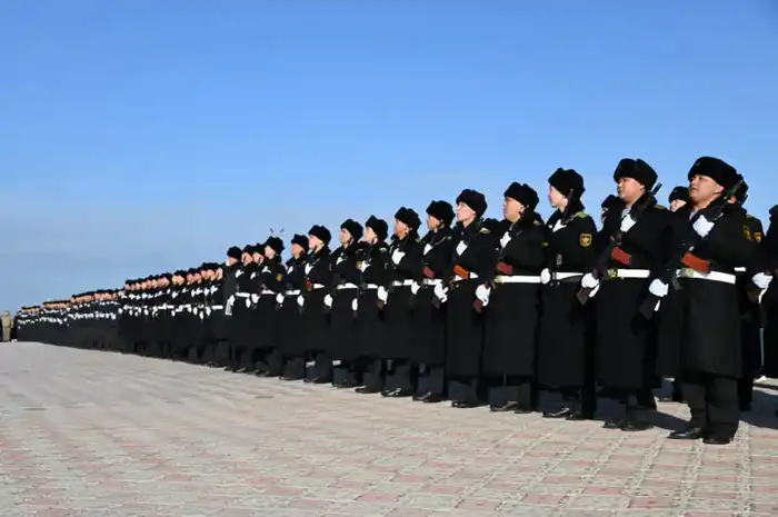 На берегу Каспия более 200 матросов присягнули на верность Родине (7)