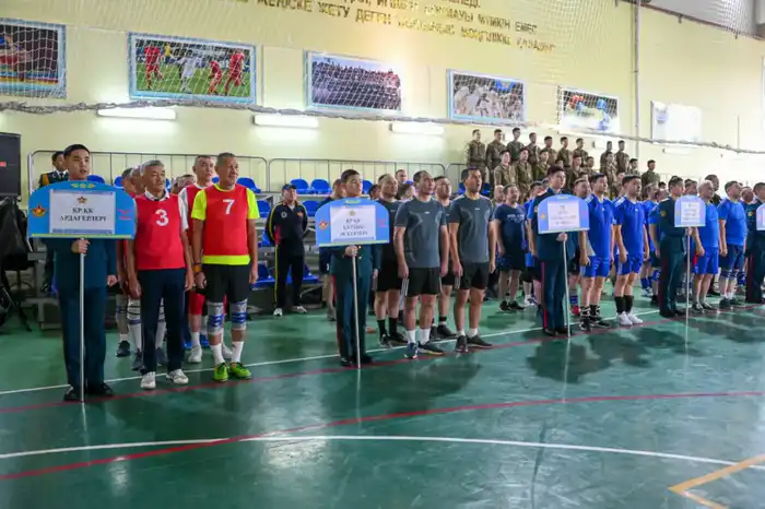 Турнир по волейболу в Астане: 80 спортсменов, 8 команд, победа РОО "Ветераны Вооруженных сил" Атырау