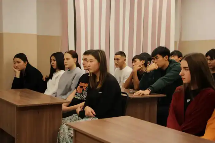 В ВКО полицейские провели рейды в студенческих общежитиях по профилактике наркомании (2)