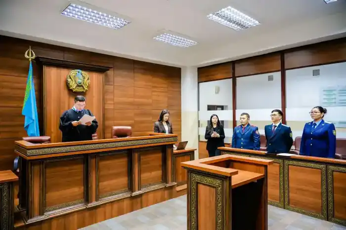 Астанинские студенты становятся свидетелями международной инициативы по борьбе с наркоманией через инсценировку судебного заседания Атырау