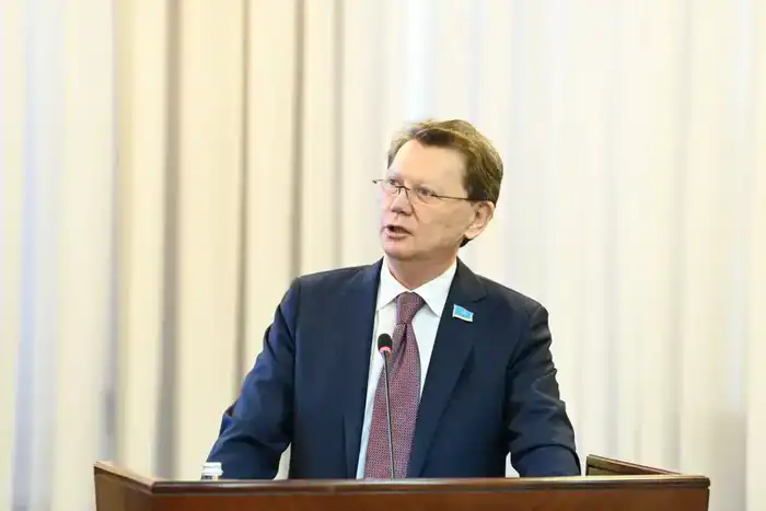 Глава региона встретился с государственным и общественным деятелем Мухтаром Кул-Мухаммедом (6)