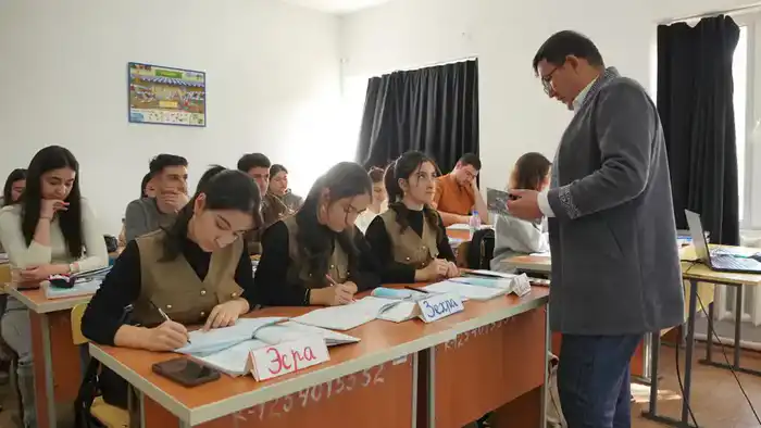ТРОЙНЯШКИ ИЗ АЗЕРБАЙДЖАНА И ДВОЙНЯШКИ ИЗ КЫРГЫЗСТАНА ИЗУЧАЮТ КАЗАХСКИЙ ЯЗЫК В ТУРКЕСТАНЕ (4)