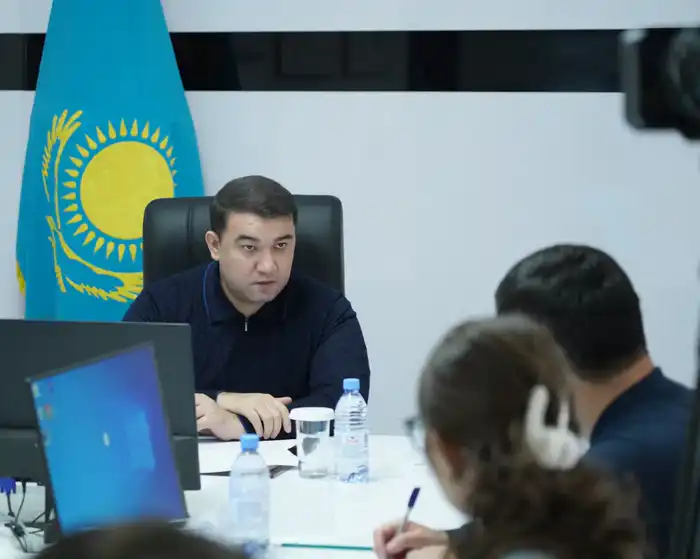 ПОЖАР В ТУРКЕСТАНСКОЙ ОБЛАСТИ: КАНАТ БОЗУМБАЕВ ПРОВЕЛ ЗАСЕДАНИЕ ПРАВИТЕЛЬСТВЕННОЙ КОМИССИИ (2)