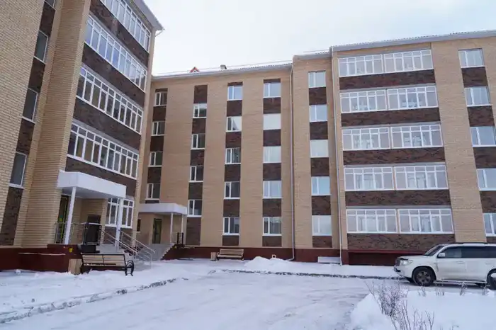 Марат Ахметжанов вручил ключи пострадавшим от паводка жителям села Зеренда (3)