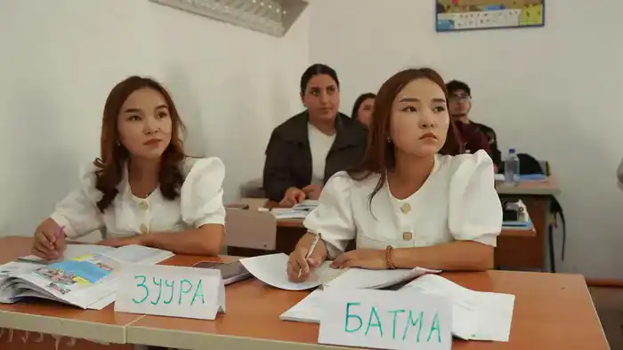 ТРОЙНЯШКИ ИЗ АЗЕРБАЙДЖАНА И ДВОЙНЯШКИ ИЗ КЫРГЫЗСТАНА ИЗУЧАЮТ КАЗАХСКИЙ ЯЗЫК В ТУРКЕСТАНЕ (3)