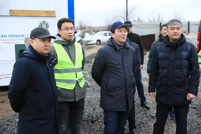 Асхат Шахаров осмотрел строительство детского сада в Актобе, финансируемого за счет возвращенных активов Атырау