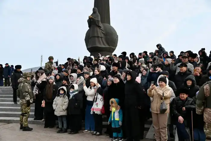 В Астане более 200 солдат приняли военную присягу на площади 'Отан қорғаушылар' Атырау