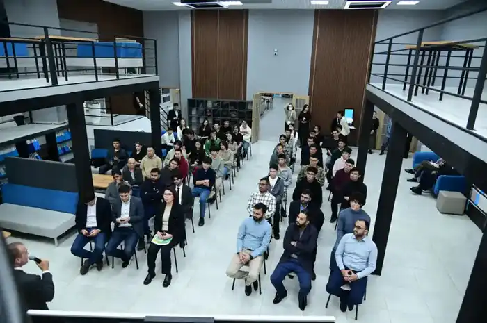 Энергия ветра – энергия будущего: руководитель компании Plenitude Kazakhstan провел гостевую лекцию в университете Жубанова (3)