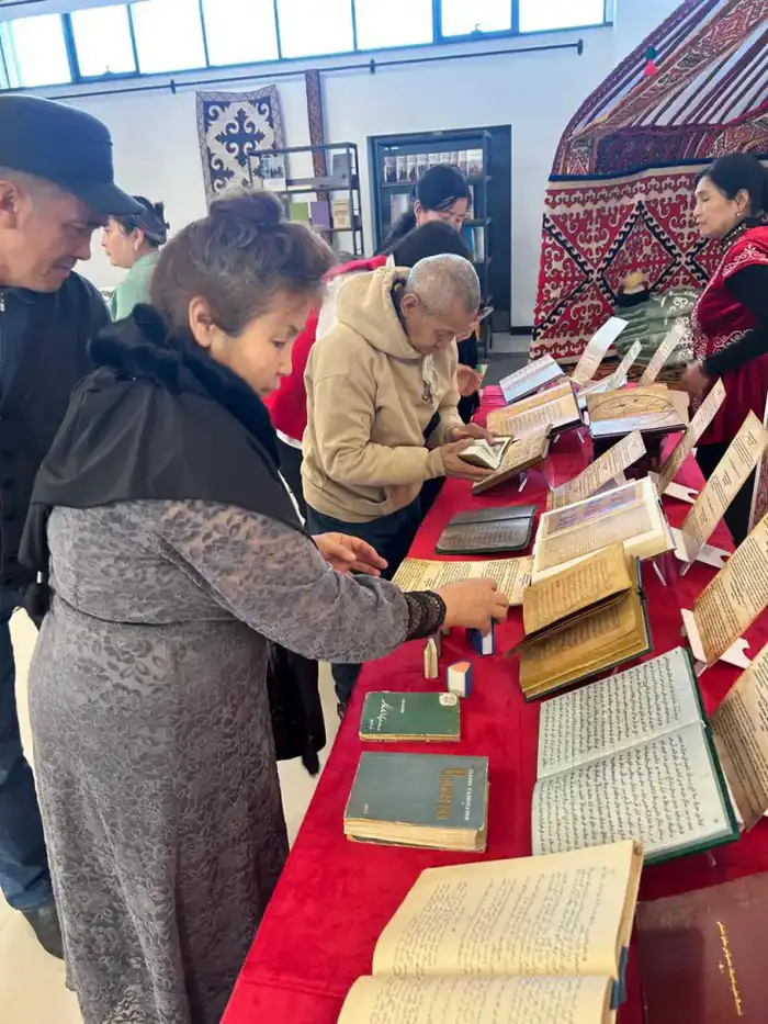 В Косшы открылась передвижная выставка редких рукописей, включая древнетюркские тексты и памятники казахского ханства Атырау