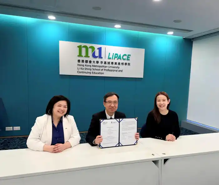 Совместный курс Ualikhanov University и HKMU для Серебряного университета Атырау